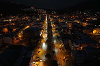Gemlik Belediyesi’nden Çevre Yolu İlerisine Modern Aydınlatma